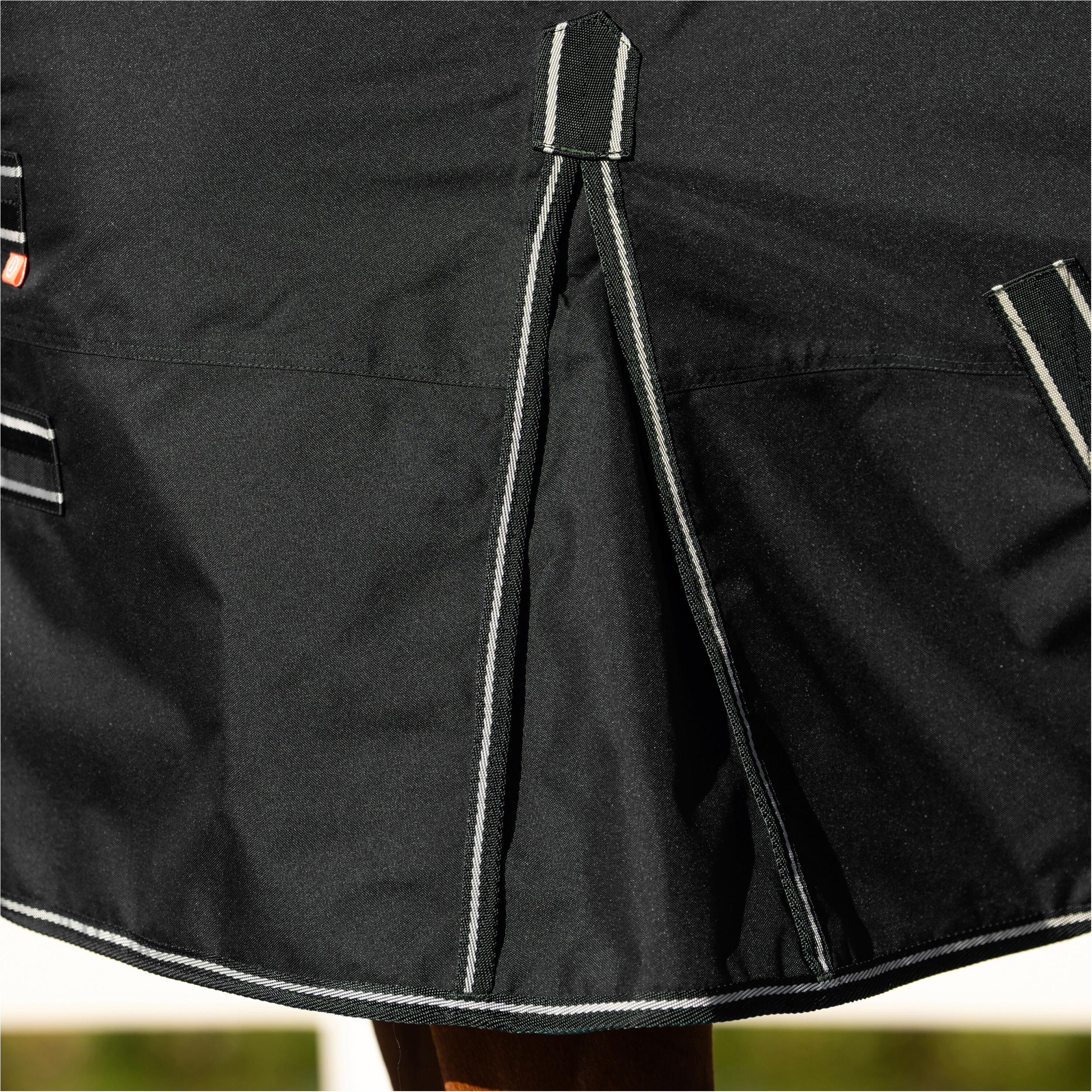 Outdoordecke High Neck 400g Füllung 600D IRHBasic schwarz Outdoordecke High Neck 400g Füllung 600D IRHBasic schwarz