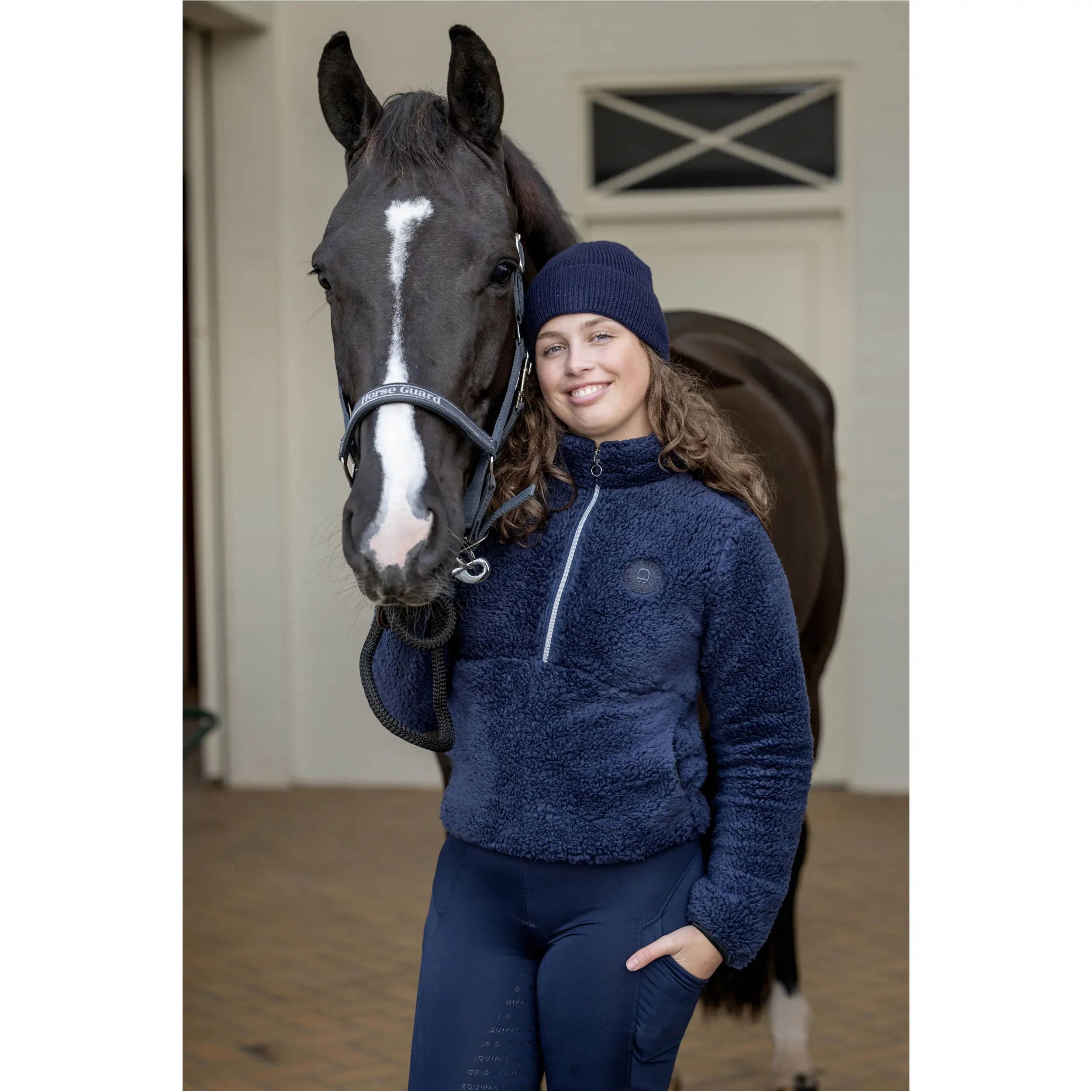 Winter Damen Strickmütze mit Steinen VAINO marineblau