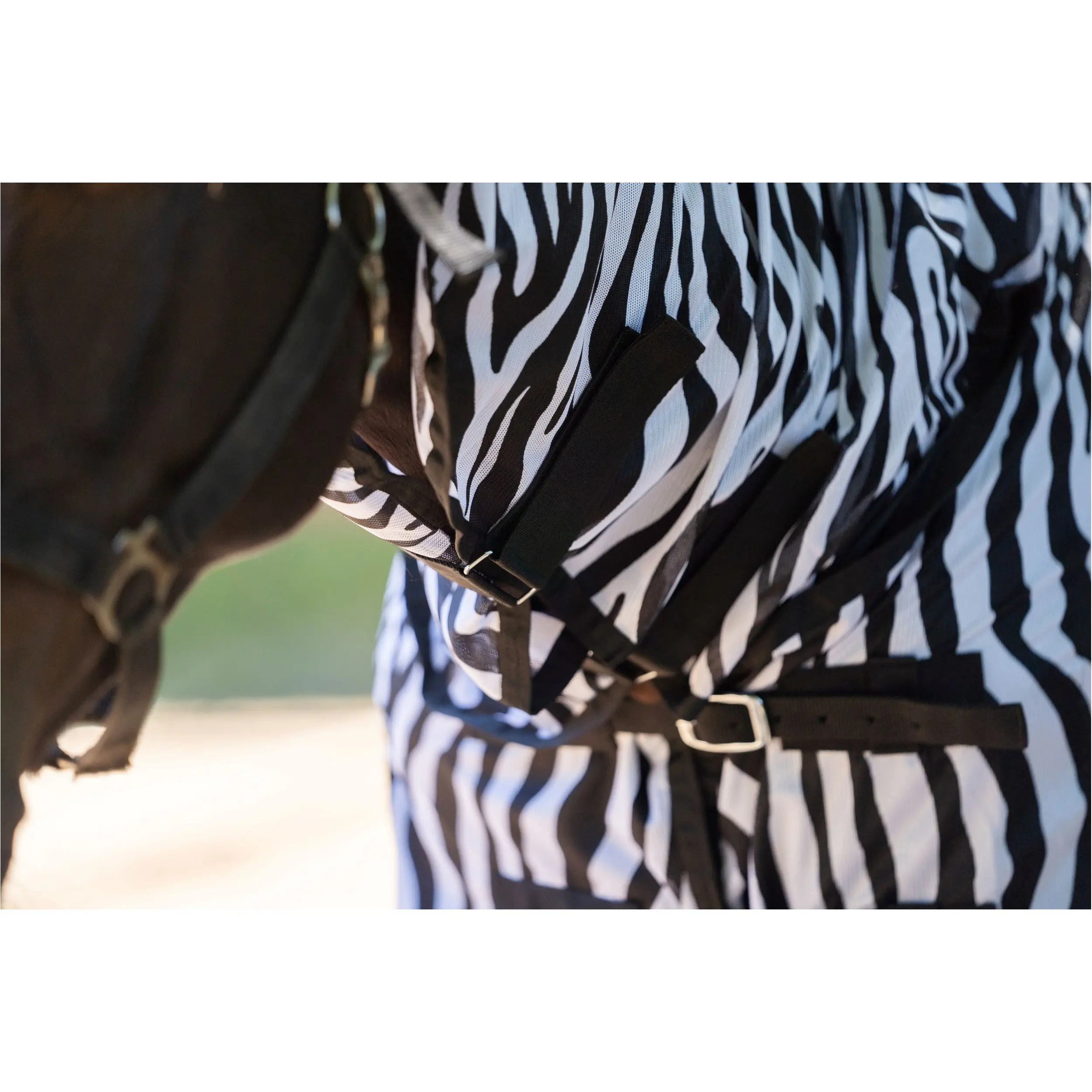 Fliegendecke mit Halsteil und Bauchlatz ZEBRA schwarz/weiß