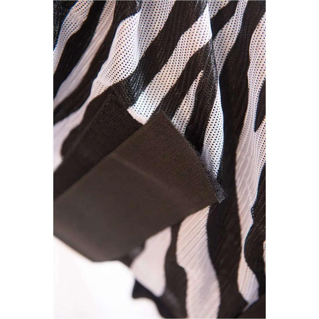 Fliegendecke mit Halsteil und Bauchlatz ZEBRA schwarz/weiß