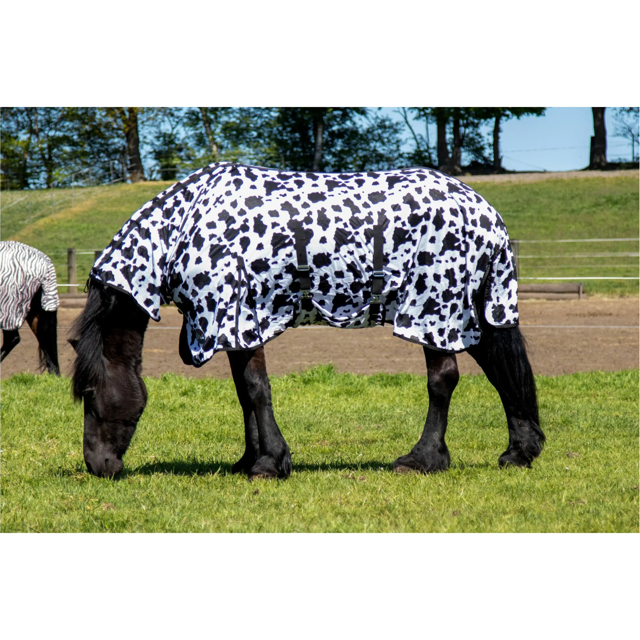 Fliegendecke mit Halsteil COW schwarz/weiß