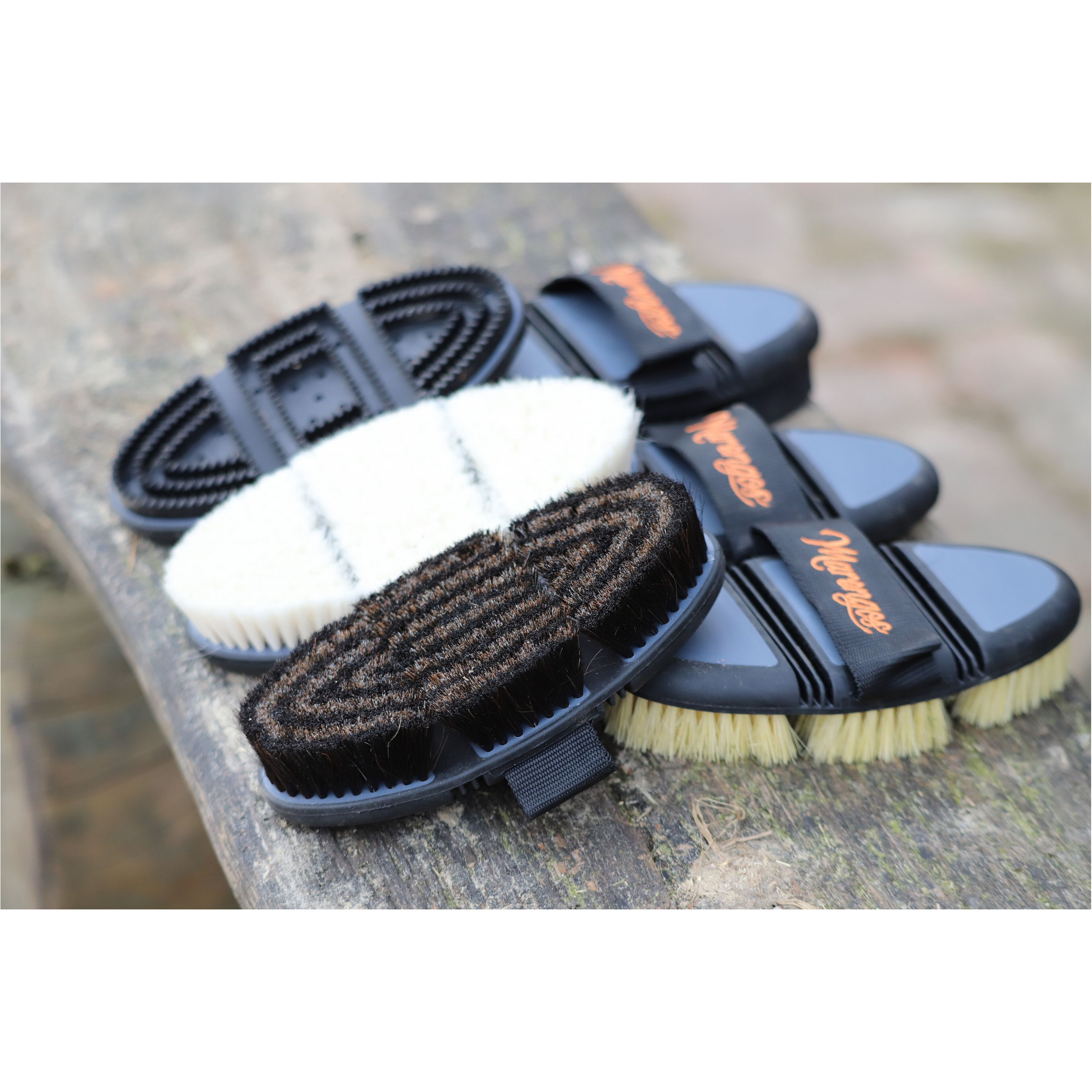 Kardätsche aus Rosshaar FLEX schwarz/grau