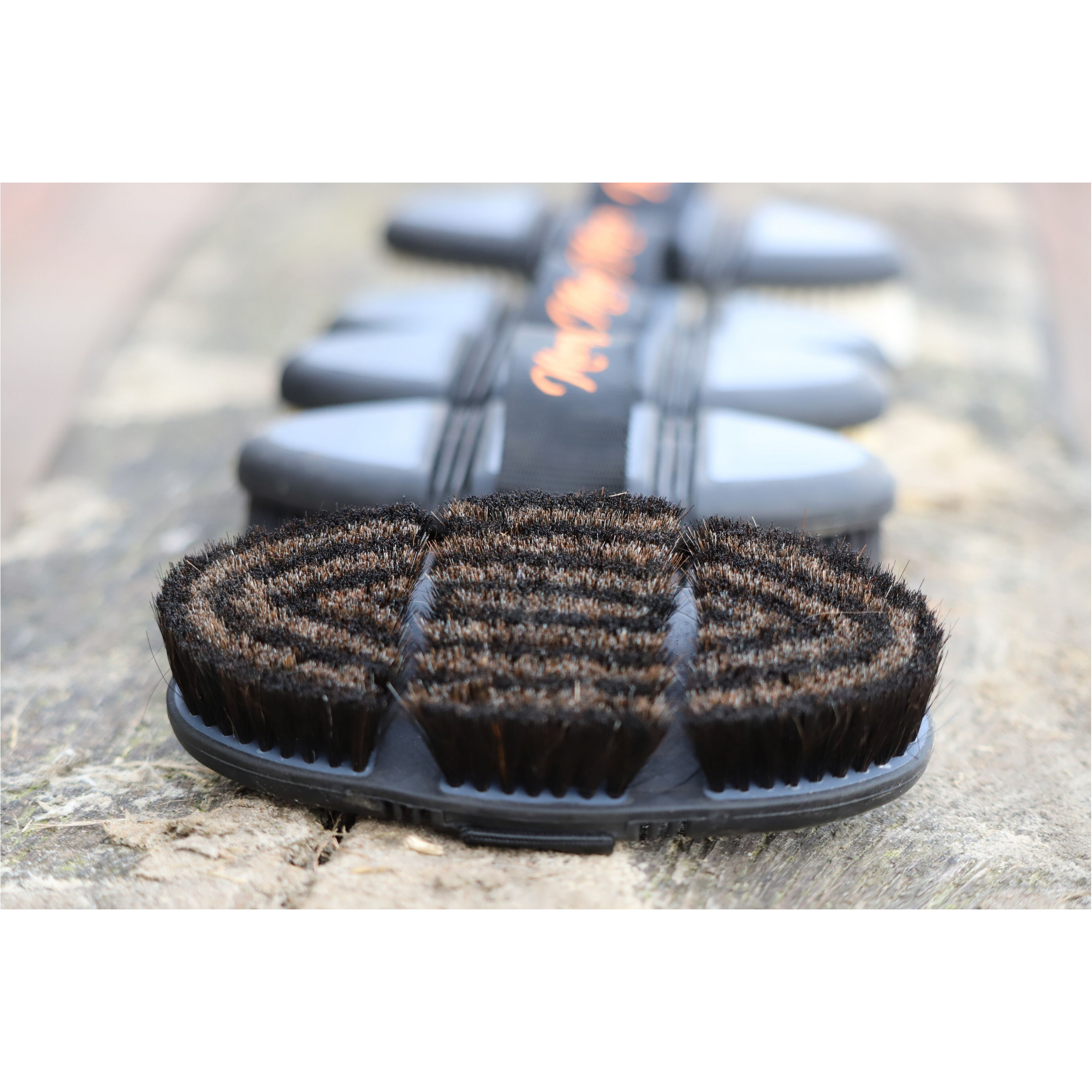 Kardätsche aus Rosshaar FLEX schwarz/grau