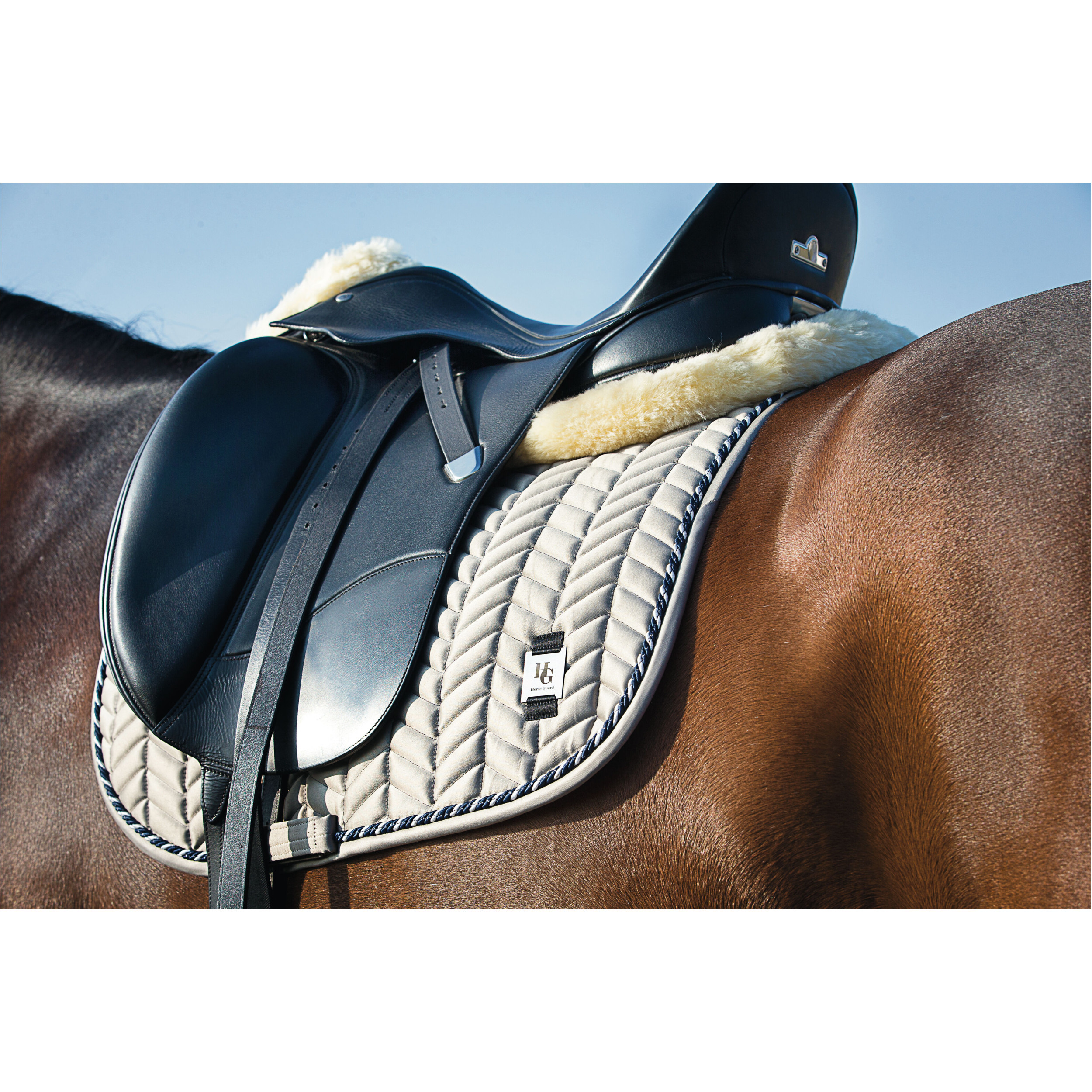 Sattelkissen Lammfell MediLamb schwarz/natur