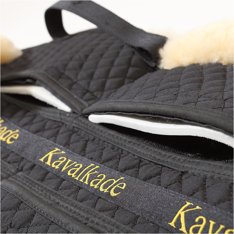 Korrekturunterlage Lammfell mit Taschen schwarz/natur Korrekturunterlage Lammfell mit Taschen schwarz/natur