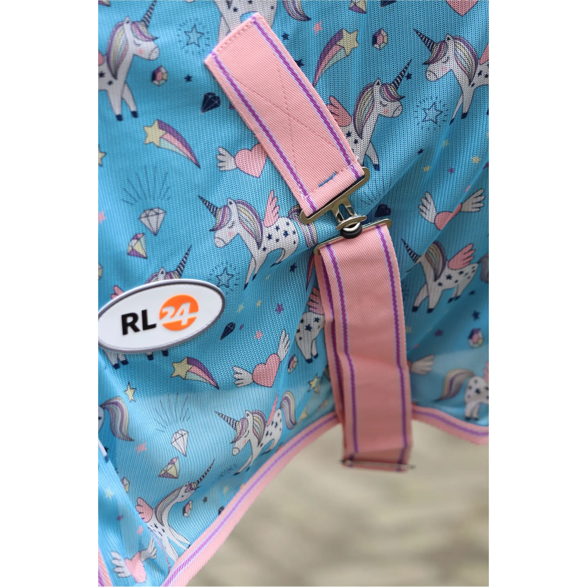 Fliegendecke mit Halsteil und Kreuzgurt DESIGN Unicorn hellblau/rosa