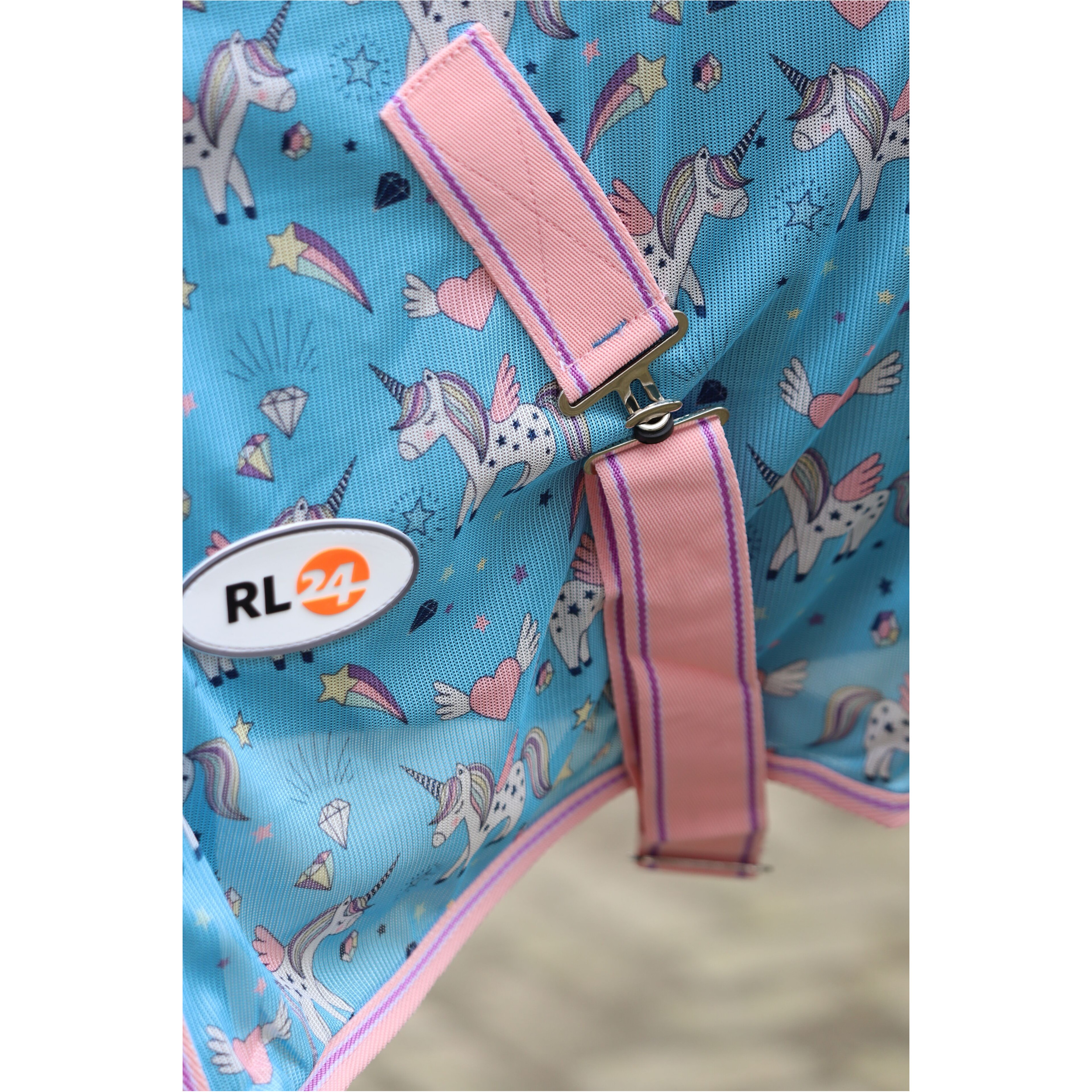 Fliegendecke mit Halsteil und Kreuzgurt DESIGN Unicorn hellblau/rosa