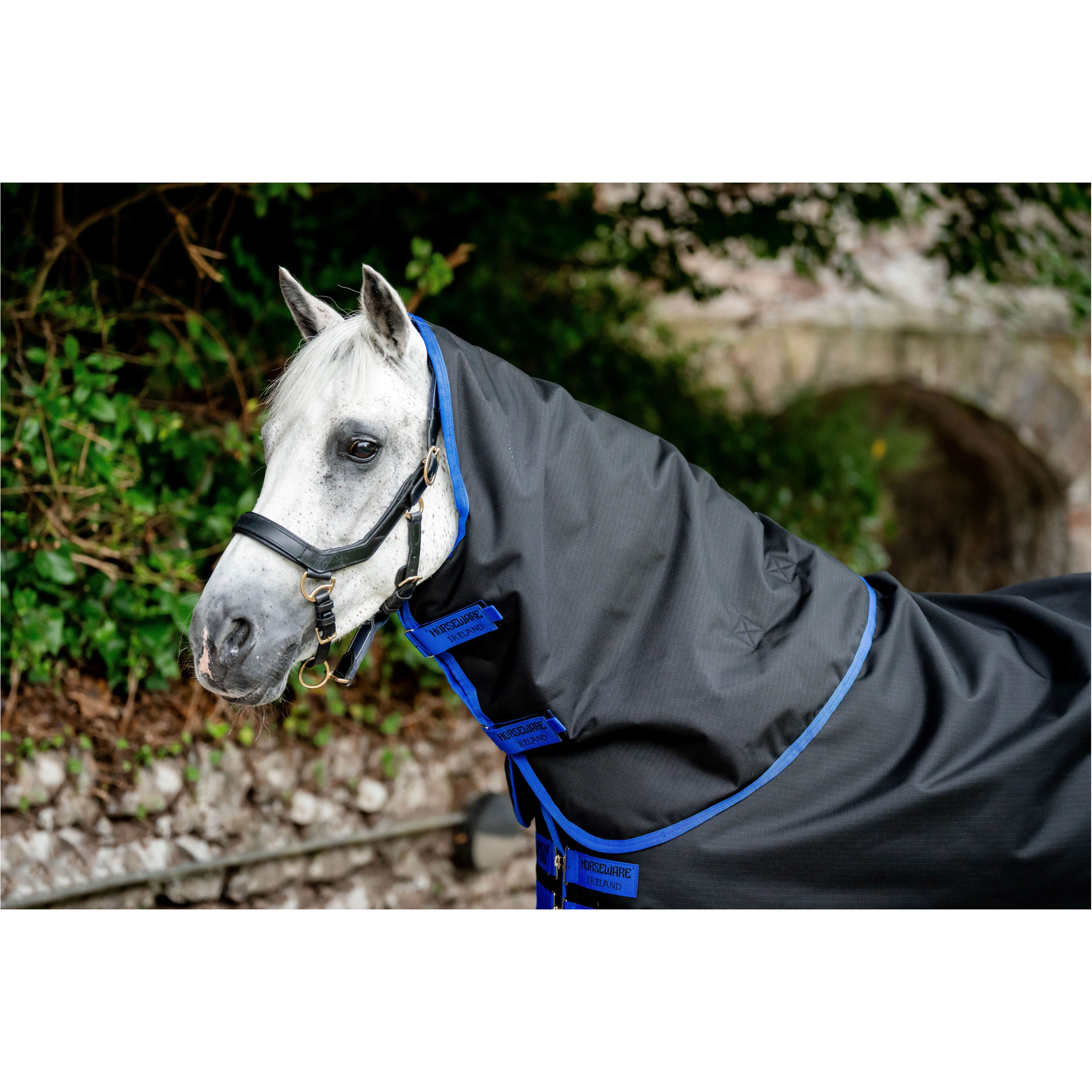 Halsteil 150g Füllung 900D AMIGO Ripstop Turnout Hood black/classic blue Halsteil 150g Füllung 900D AMIGO Ripstop Turnout Hood black/classic blue