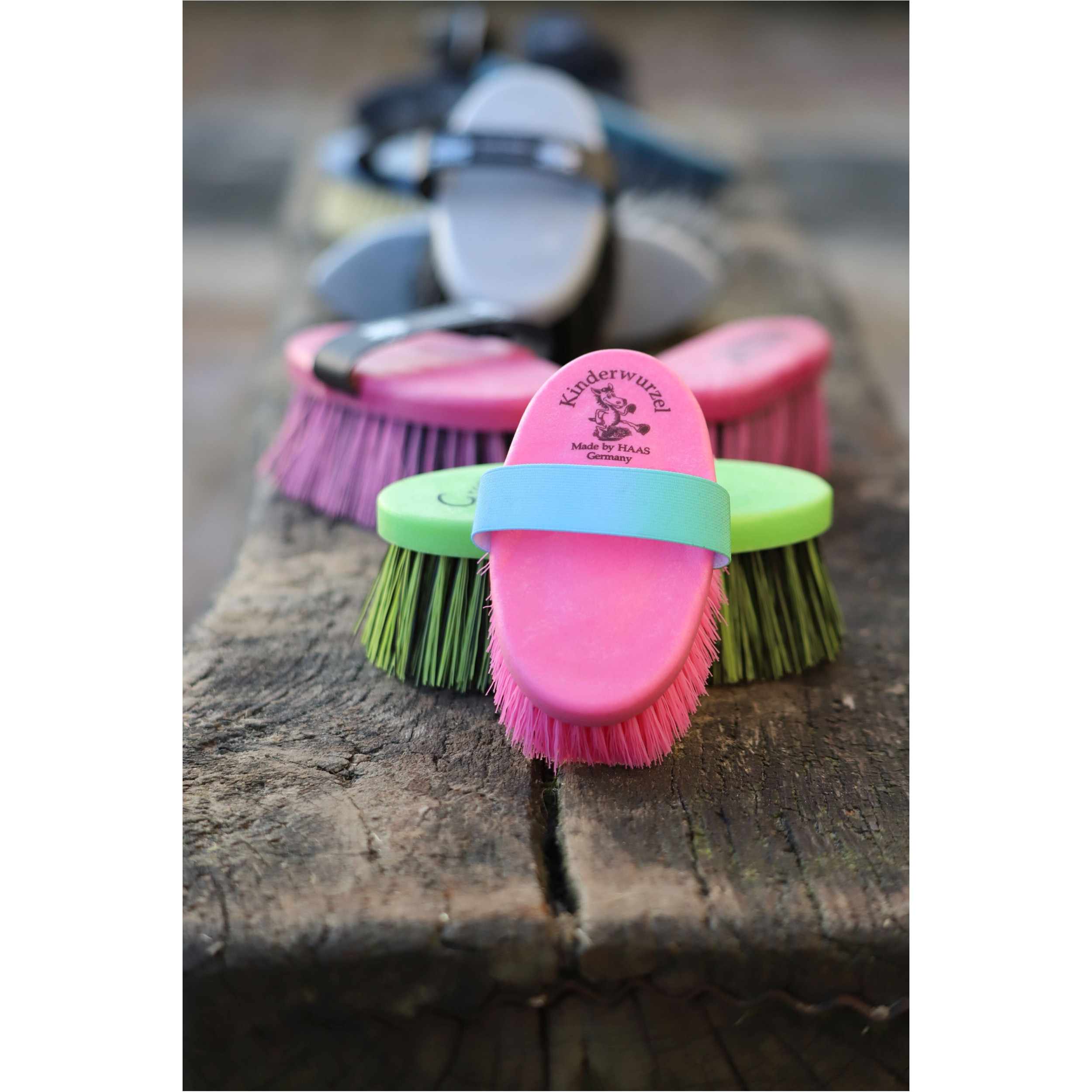 Kinder Kardätsche KINDERWURZEL mit Regenbogenhandschlaufe pink