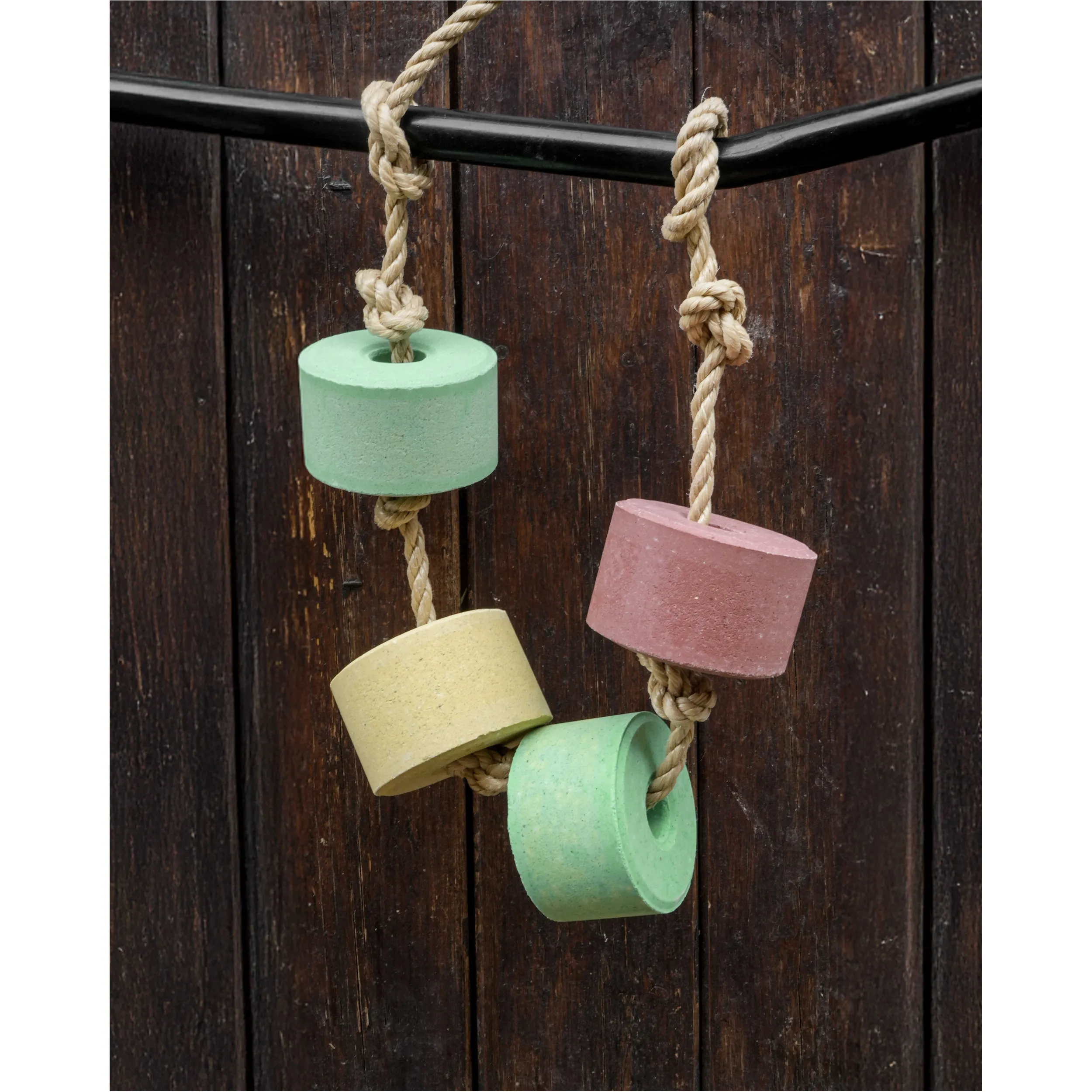 Salzleckstein LOLLY-LICK mit Hagebutte Heckenrose 700g
