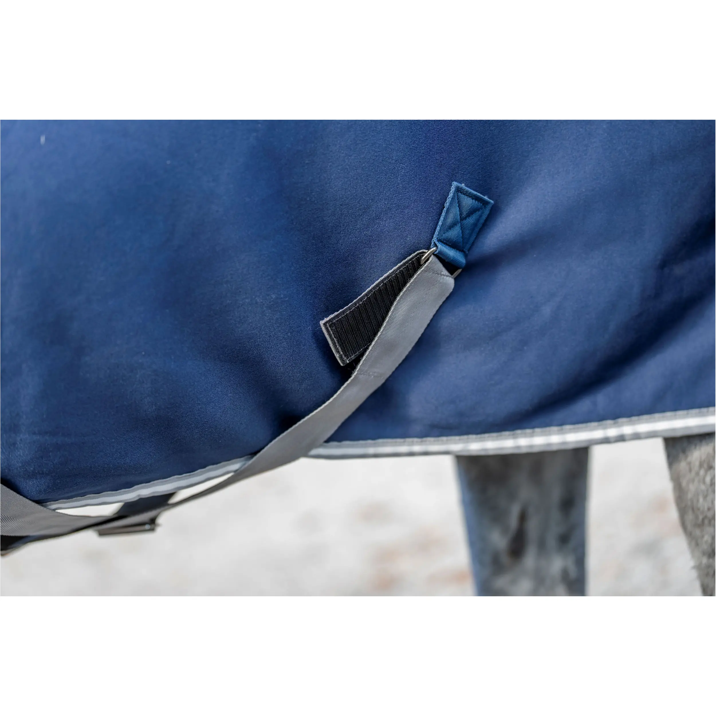 Abschwitzdecke mit festem Halsteil AMIGO Jersey Integrated Cooler navy/titanium grey/silver