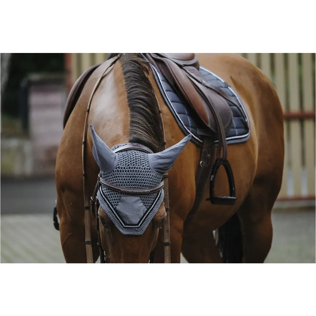 Fliegenohrenhaube mit Strass DOMINO grau Fliegenohrenhaube mit Strass DOMINO grau