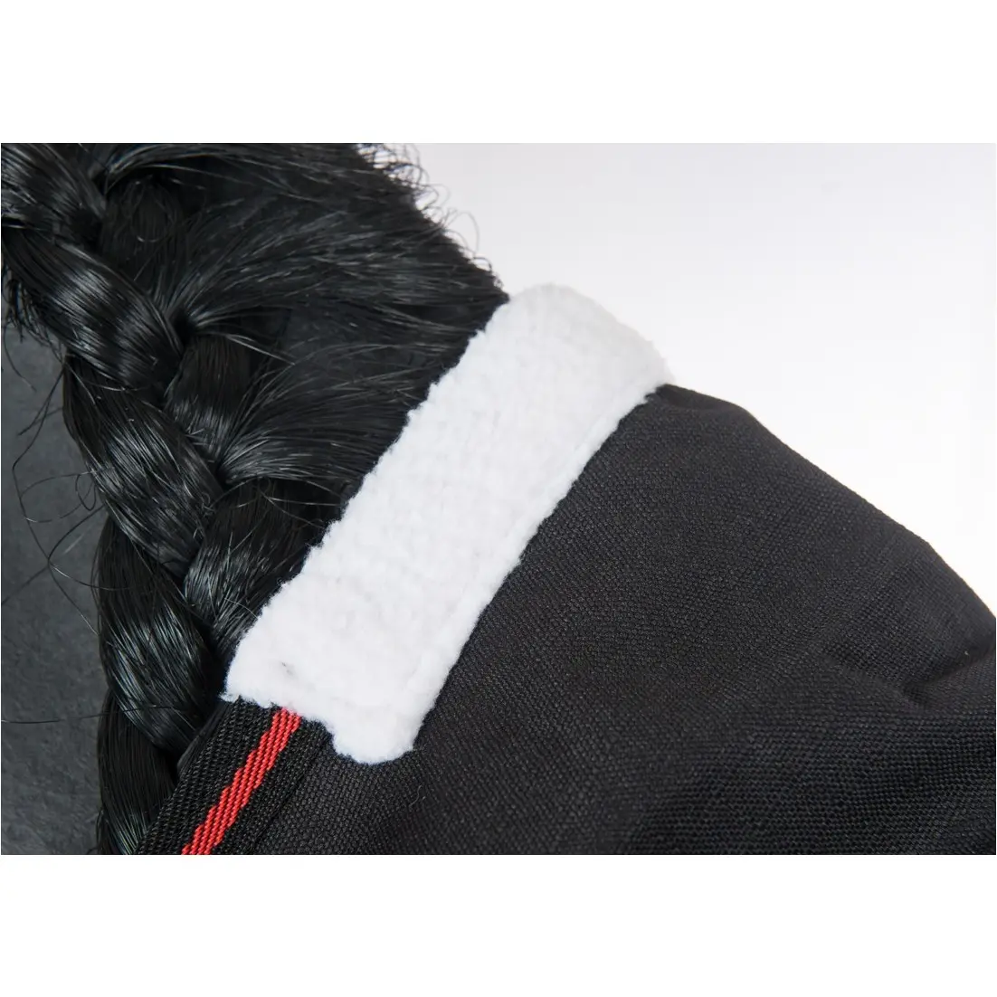Winterdecke 300g Füllung 600D BASICLINE schwarz/rot - Posten