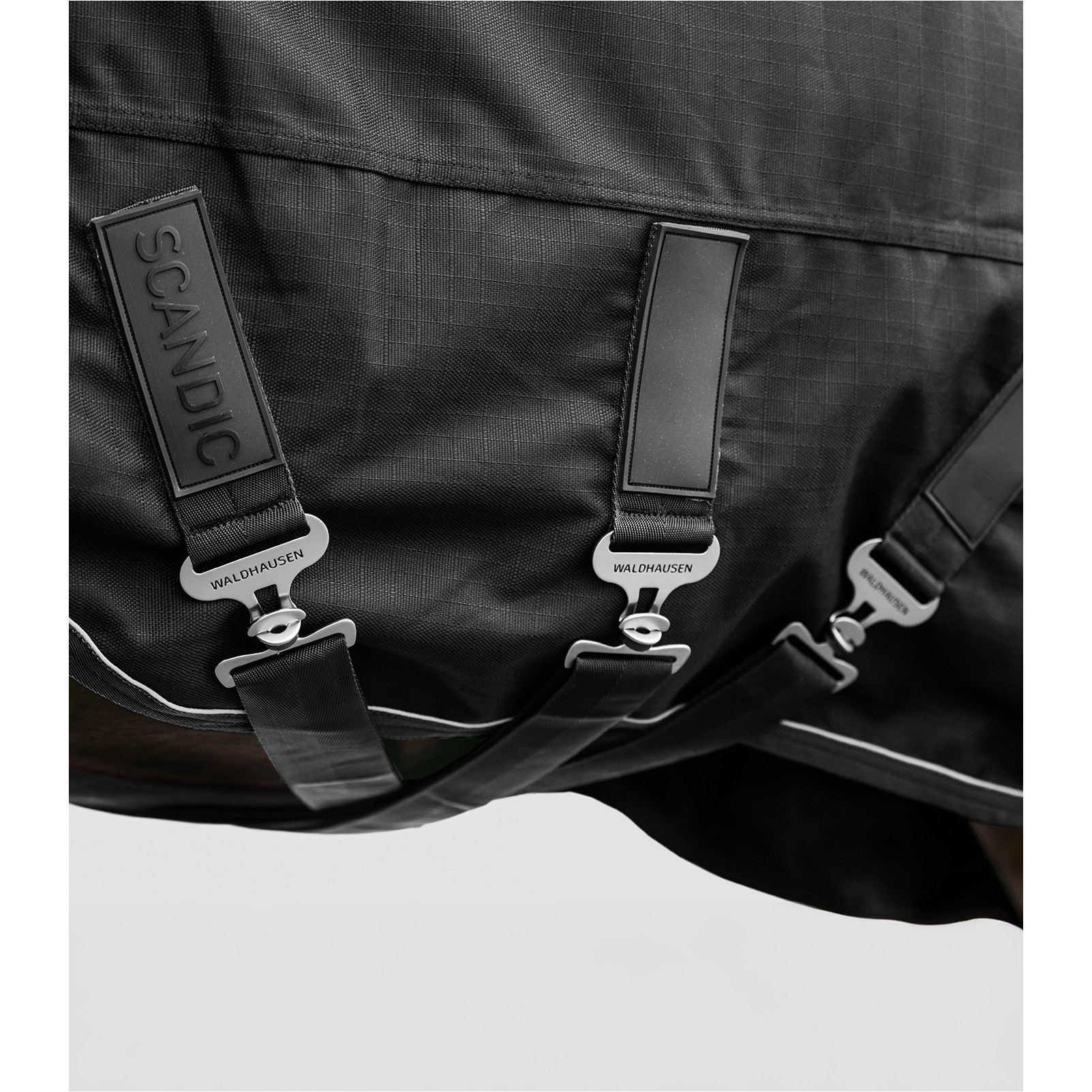 Outdoordecke Multi-Layer 150g/50g Füllung 1200D SCANDIC schwarz