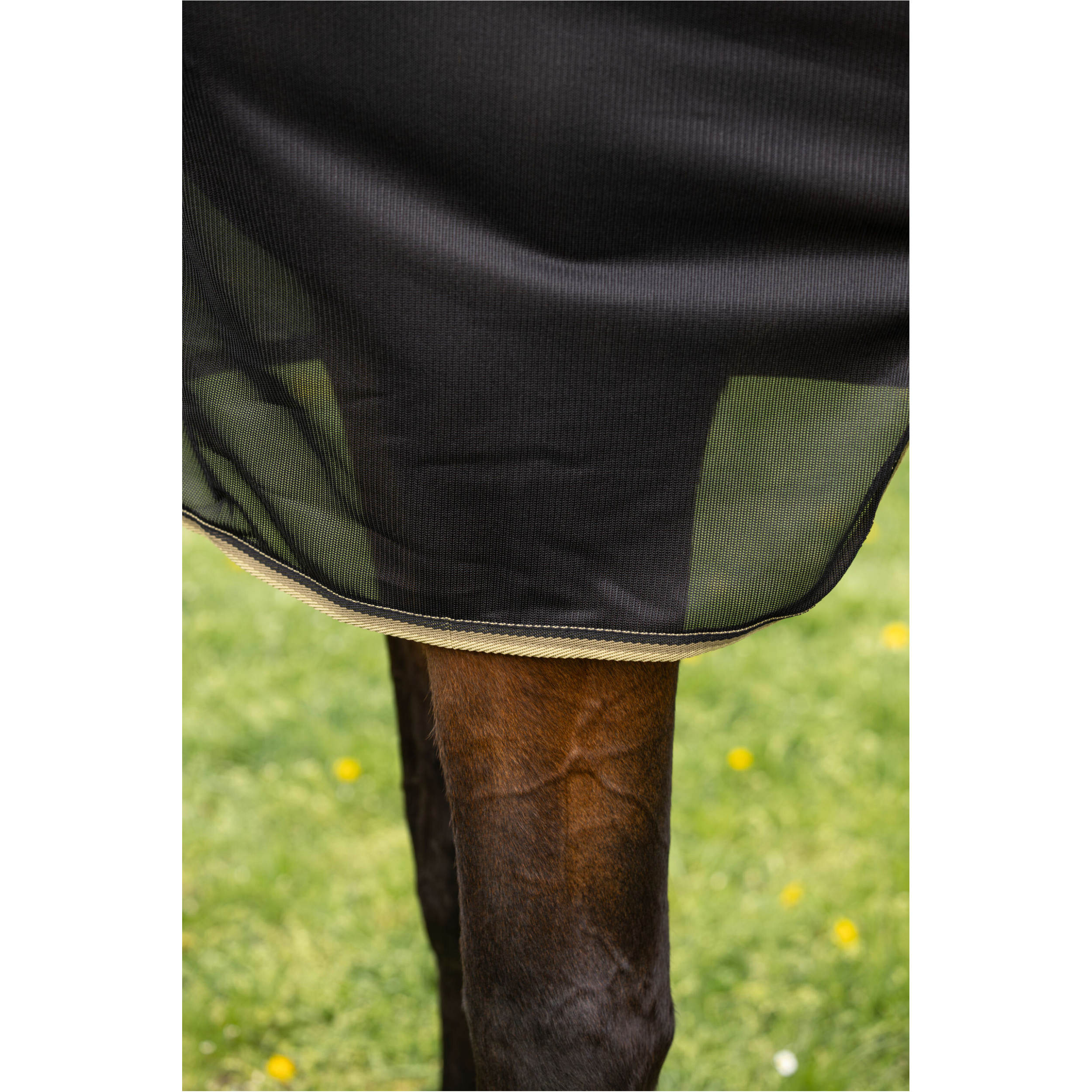 Fliegendecke mit Halsteil (abnehmbar) F/S 2026 black