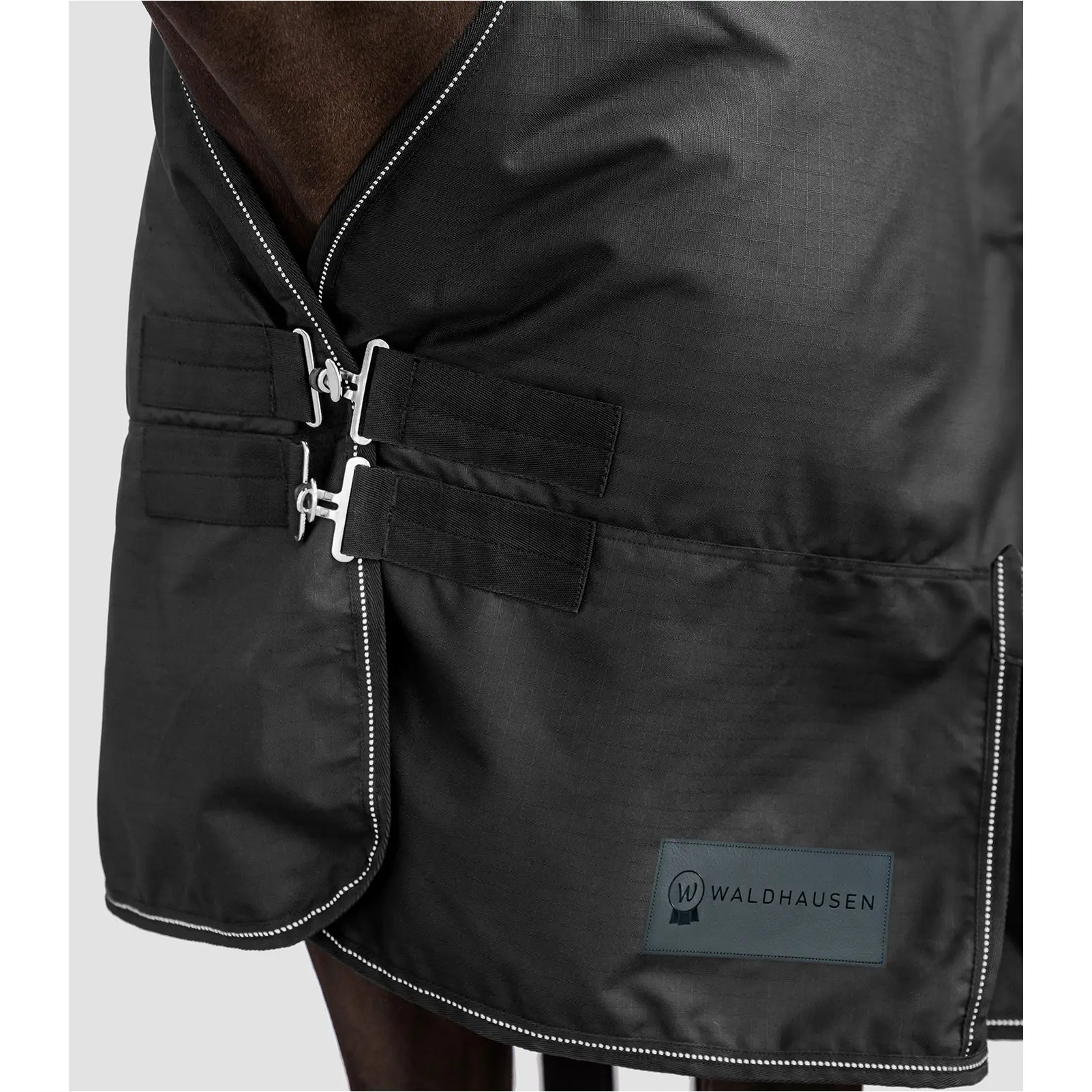 Outdoordecke High Neck 100g Füllung 600D NORDIC schwarz Outdoordecke High Neck 100g Füllung 600D NORDIC schwarz