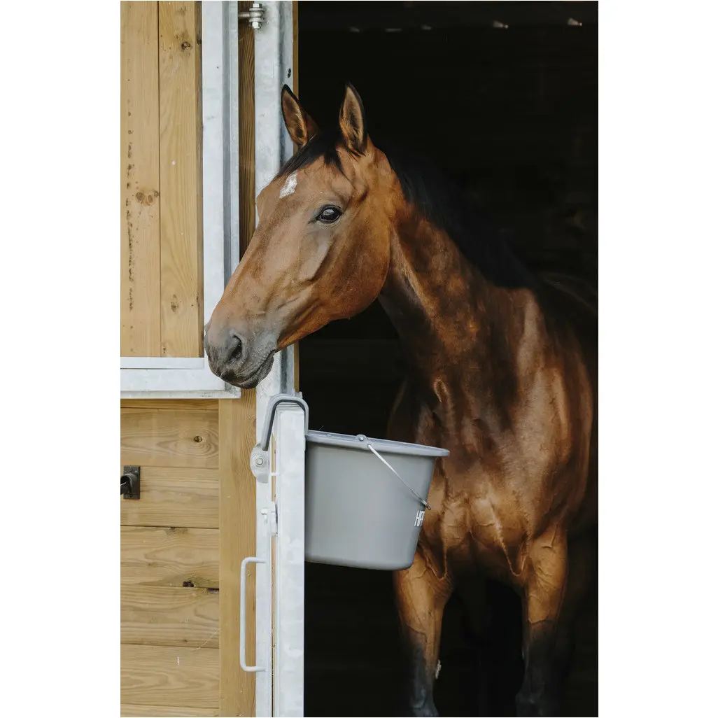 Futtertrog mit Haken und Griff dunkelgrau Futtertrog mit Haken und Griff dunkelgrau