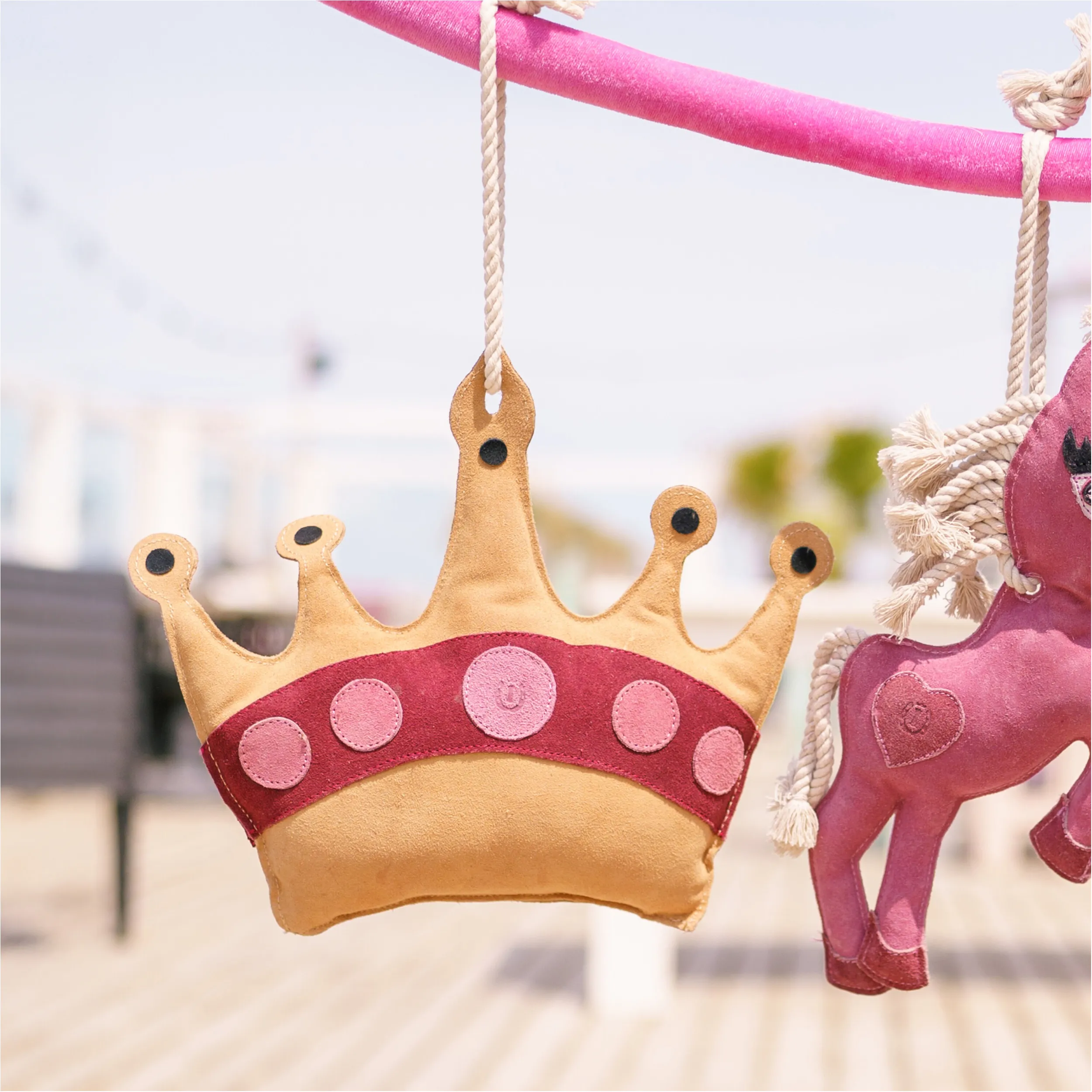 Pferdespielzeug IRHStable buddy crown gelb