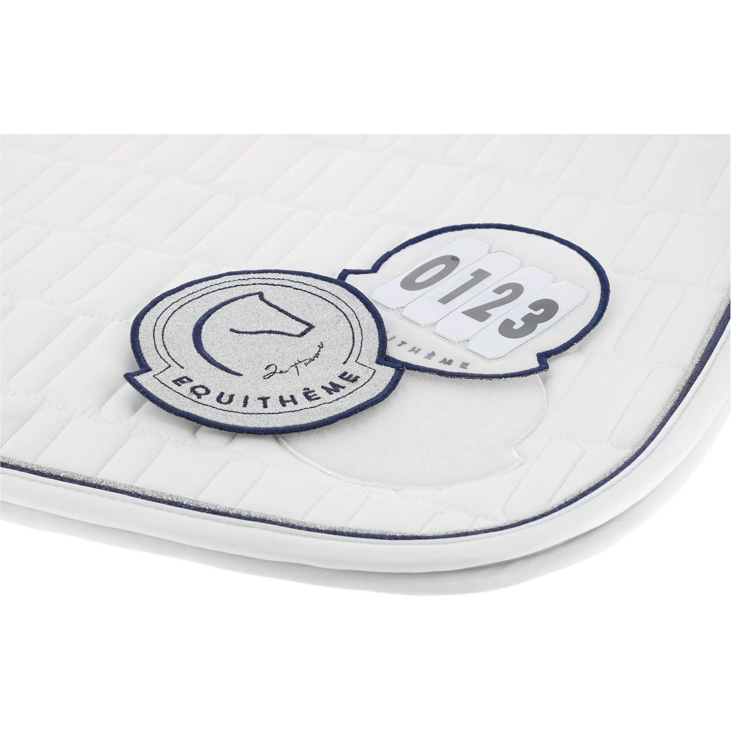 Schabracke mit Nummernhalter Je t'aime COMPET weiß Warmblut Vielseitigkeit Schabracke mit Nummernhalter Je t'aime COMPET weiß Warmblut Vielseitigkeit