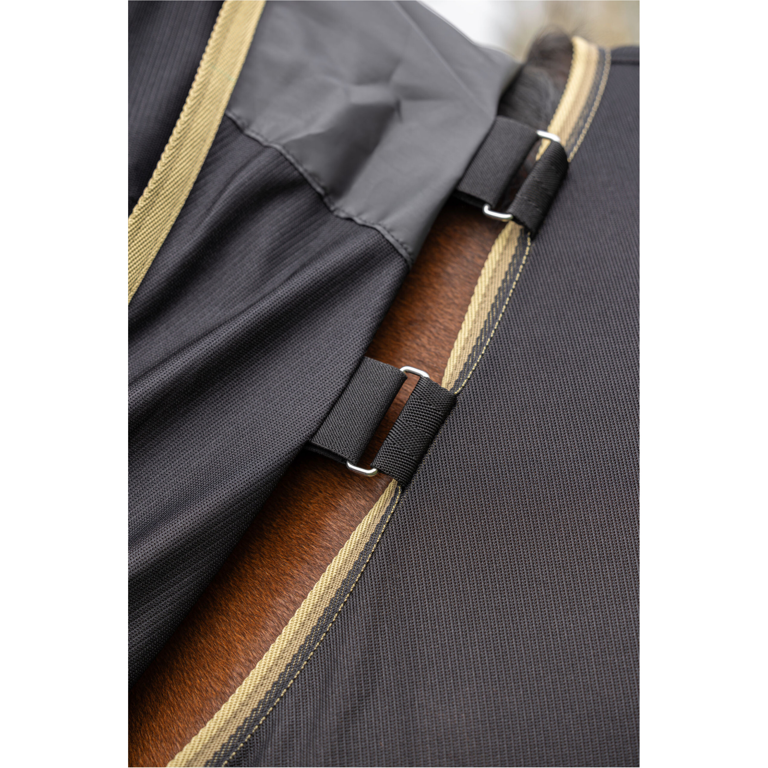 Fliegendecke mit Halsteil (abnehmbar) F/S 2026 black