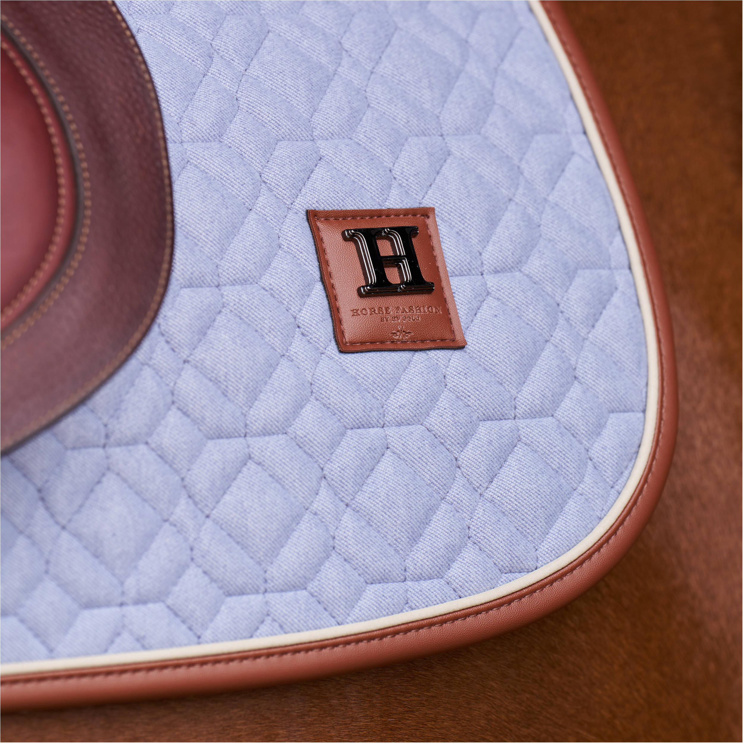 Schabracke HVPLuxi powder blue Warmblut Dressur